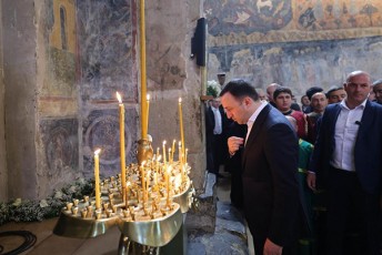 premier-ministri-irakli-RaribaSvili-sveticxovlobisadmi-miZRvnil-sazeimo-wirvas-daeswro