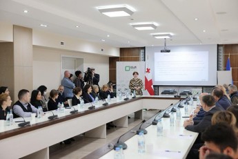 mTavrobis-administraciis-TanamSromlebs-centraluri-saarCevno-komisiis-warmomadgenlebma-saarCevno-eleqtronuli-teqnologiebis-muSaoba-gaacnes