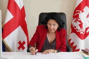 prezidentis-administracia-prezidentma-oTar-farcxalaZisaTvis-moqalaqeobis-Sewyvetis-brZanebulebas-xeli-parlamentSi-impiCmentis-proceduris-dawyebamde-moawera