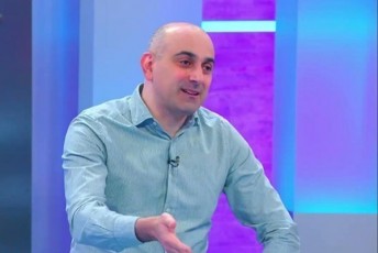 sandro-raqviaSvili-Stainmaieri-rom-Camovides-da-prezidents-rezidenciaSi-daukakunos-aman-karebi-ar-unda-gauRos---rasac-qarTuli-ocneba-akeTebs-sruli-marazmia-amitom-uniWo-speqtakls-hgavs