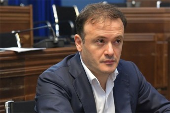 irakli-zarqua-prezidenti-ori-dRea-gvevaWreba-unda-raRac-Sou-dadgas-jer-21-kaciani-sia-gadmoagzavna-Semdeg-mezoblebis-megobrebis-mowveva-undoda-ver-gaiazra-rom-es-parlamentia