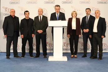 xalxis-Zalis-liderebma-xmaurze-kanonSi-Sesatan-cvlilebebTan-dakavSirebiT-parlamentSi-sakuTari-pozicia-daafiqsires