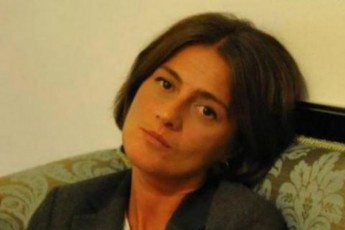 ninia-kakabaZe-sofo-jafariZeze-es-qali-nacionalebis-kuboze-raRac-bolo-lursmaniviT-aris