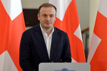 irakli-zarqua-rom-ityvian-Cette-dame-est-devenue-folle---gagiJda-prezidenti