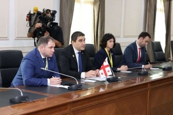 Salva-papuaSvili-lesotos-samefos-senatis-prezidents-Sexvda