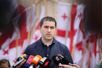 Salva-papuaSvili-qarTvel-xalxs-ar-surs-mTavrobis-Tanxmobis-gareSe-sagareo-urTierTobebSi-mas-warmoadgendes-salome-zurabiSvili-aseve-esa-Tu-is-enjeo