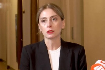 xatia-dekanoiZe-SemiZlia-davadasturo-partniorebSi-garkveul-SeSfoTebas-iwvevs-rom-kandidatis-statusis-sakiTxze-opozicia-araerTgvarovan-gzavnilebs-aJRerebs
