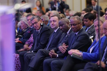 premier-ministri-irakli-RaribaSvili-globaluri-karibWis-forumis-gaxsnas-daeswro