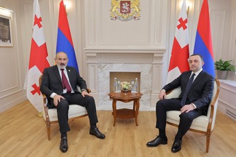 irakli-RaribaSvili-Tbilisis-abreSumis-gzis-forumis-farglebSi-Zalian-kargi-saubari-mqonda-somxeTis-premier-ministr-nikol-faSinianTan