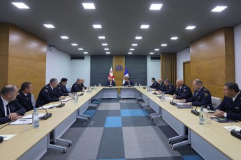 vaxtang-gomelaurma-sapatrulo-policiis-departamentis-xelmZRvanel-pirebTan-samuSao-TaTbiri-gamarTa