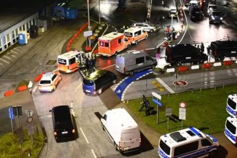 hamburgis-aeroportSi-SeiaraRebuli-mamakaci-avtomobiliT-asafren-bilikze-SeiWra