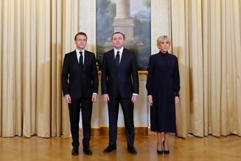 saqarTvelos-premier-ministri-safrangeTis-prezidentis--emanuel-makronisa-da-misi-meuRlis--brijit-makronis-saxeliT-gamarTul-vaxSamze-imyofeboda