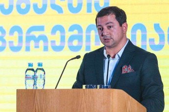 arCil-TalakvaZe-gancxadeba-rom-evrokavSirSi-xalxi-da-xelisufleba-cal-calke-Seva-aris-absurdi---arcerT-evropels-TavSi-azrad-ar-mouva-rom-xelisufleba-da-xalxi-erTmaneTs-daaSoros
