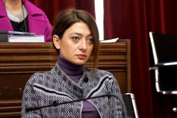 ana-buCukuri-Tu-barieris-dawevis-sakiTxi-kenWisyraze-gamova-Cveni-gundi-mas-mxars-dauWers