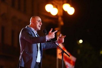nika-melia-samwuxarod-nacmoZraobaSi-Camoyalibda-ew-mdumare-milionerTa-klubi-romelTac-Tavisi-biznes-wilebi-amZimebT-rom-CaerTon-realur-brZolaSi-da-politikur-procesebSi