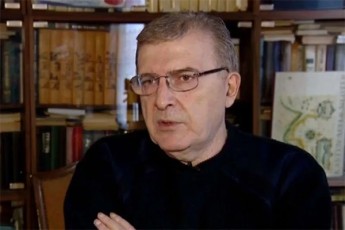 mamuka-areSiZe-saakaSvili-iZulebulia-iyos-aqtiuri-politikuri-figura-da-amis-gamo-yvelaferze-midis-mas-ubralod-ar-SeuZlia-iyos-CrdilSi-meore-planze-mas-uyvars-roca-Cans