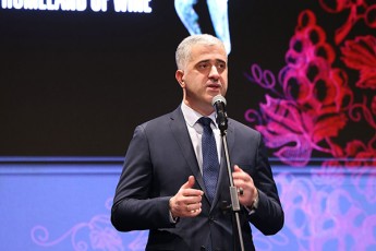 saqarTvelos-premier-ministris-gadawyvetilebiT-specialurad-amerikuli-telekompania-CNN-isTvis-qarTuli-Rvinis-Sesaxeb-videorgoli-momzadda