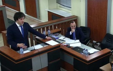 irakli-kobaxiZe---veraviTari-SantaJi-miT-umetes-politikoSi-dabeWdili-statiebi-verafers-Secvlis-albaT-viRacam-fuli-gadaixada-da-es-statia-gamoqveynda