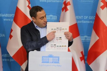 giorgi-vaSaZe-kalaZes-gTavazob-kaxi-imis-gasarkvevad-ras-fiqrobs-xalxi-Cemze-da-Senze-gavideT-qalaqSi-CavsxdeT-sazogadoebriv-transportSi---mgoni-kargi-iqneba-Senive-yuriT-moismino