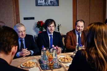 qarTuli-ocnebis-Tavmjdomare-saparlamento-umravlesobis-lideri-irakli-kobaxiZe-ungreTis-parlamentis-evropis-kavSiris-saqmeTa-komitetis-xelmZRvanels-judit-vargas-Sexvda
