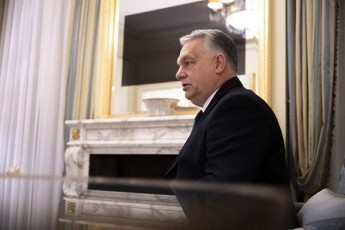 orbani-rogor-axsniT-rom-erTi-mxriv-ruseTi-sanqciebs-eqvemdebareba-xolo-meore-mxriv-amerikelebi-aormageben-ruseTisgan-birTvuli-sawvavis-Sesyidvas