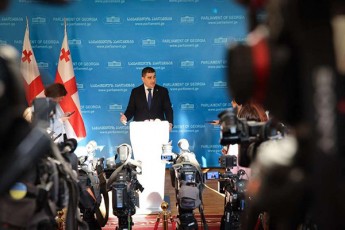 Salva-papuaSvili-Cven-didi-xania-gvesmis-rom-gadawyvetileba-iqneba-miRebuli-damsaxurebaze-dayrdnobiT-damsaxureba-saxezea---axla-saWiroa-gadawyvetileba