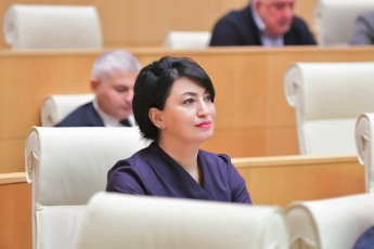 greta-wiwava-biZina-ivaniSvils-gansakuTrebuli-pozitiuri-resursi-aqvs-da-es-araxalia---3-miliard-dolarze-meti-man-da-misma-ojaxma-qvelmoqmedebas-moaxmara-2012-wels-misma-politikurma-qvelmoqmedebam-qveyana-ixsna-nacmoZraobis-avtoritaruli-reJimisgan