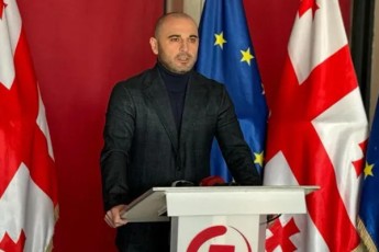 levan-xabeiSvili-rusuli-xelweris-xalxma-SeiZleba-moiTxovos-Tvalebi-daTxaros-prezident-saakaSvils-es-ar-gamikvirdeba---erT-mxaresa-rusuli-partia-gaxaria-ivaniSvili-meore-mxares-boris-jonsoni-makroni-dasavluri-perspeqtiva