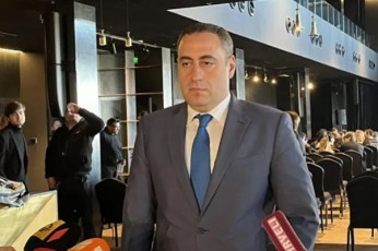 giorgi-vaSaZe-saakaSvilis-cixeSi-gadayvanis-moTxovnaze-giorgi-gaxarias-Tu-hgonia-rom-amiT-meti-adamiani-dauWers-mxars-Zalian-cudi---sxvis-ubedurebaze-Seni-saqme-ar-unda-aiwyo-amoraluria-Tavidan-bolomde-es-qmedeba