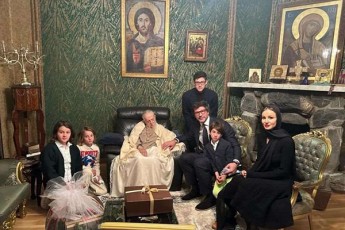kaxa-kalaZe-dRes-mqonda-pativi-vwveodi-Cvens-kaTolikos-patriarqs-ilia-II-s-masTan-Sexvedra-didi-sixarulis-imedis-da-bednierebis-momtania-CemTvis-da-Cemi-ojaxisTvis