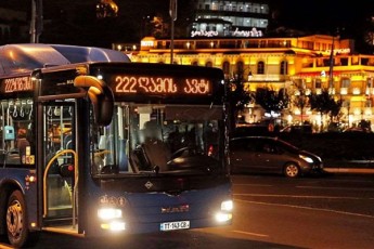 axali-wlis-Rames-sazogadoebrivi-transportis-moZraoba-gaxangrZlivdeba