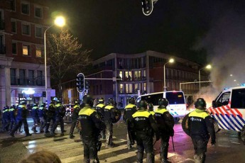 niderlandebis-policiam-axali-wlis-Rames-200-ze-meti-adamiani-daakava