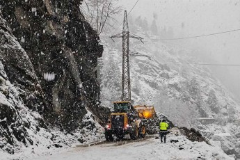 zugdidi-jvari-mestiis-saavtomobilo-gzis-73-e-km-ze-sadac-didi-moculobis-kldovani-masa-CamoiSala-dilidan-mZime-teqnika-muSaobs