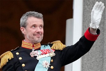 danias-axali-mefe-hyavs-900-wlis-ganmavlobaSi-pirvelad-moqmedma-monarqma-taxtze-uari-Tqva