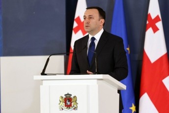 premier-ministri-irakli-RaribaSvili-klaus-Svabis-saxeliT-gamarTul-miRebas-daeswro