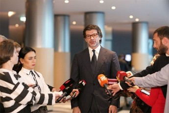 kaxa-kalaZe-pirveli-SemTxveva-araa-rom-kontraqtorebi-nakisr-valdebulebebs-ver-asruleben---zogadad-qveyanaSi-kvalificiuri-muSaxelis-problemaa