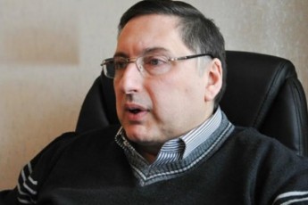 vaJa-beriZe-saarCevno-kampaniaa-da-am-dros-partiis-Tavmjdomare-unda-gavides-xalxSi-Sexvdes-adamianebs-gaagebinos-saiT-midis-qveyana-da-am-TvalsazrisiT-RaribaSvili-ukeTesi-figuraa-vidre-kobaxiZe