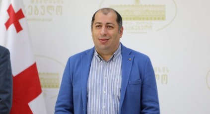 goga-oniani---vtoveb-nacionaluri-moZraobas-vfiqrob-nika-gvaramia-da-axali-adamianebis-jgufi-qveyanas-gamoiyvans-Waobidan