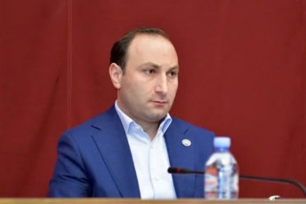 anri-oxanaSvili-opoziciaze-es-xalxi-hibriduli-safrTxis-matarebelia-Tavisi-gamonaTqvamebiT