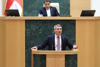 mamuka-mdinaraZe-SeegueT-yvela-imas-rom-am-qveynis-Sesaxeb-dRes-gadawyvetilebebi-miiReba-am-qveyanaSi-da-ara-qveynis-garedan-da-momavalSic-ase-gagrZeldeba