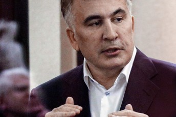 CamovyalibdeT-arCevnebSi-gamarjvebis-Semdeg-erTobliv-saprezidento-kandidatze-me-daaxloebiT-vxvdebi-Tu-vin-ikveTeba-aseT-kandidatad-magram-aseve-sxvebis-azris-gageba-mainteresebs