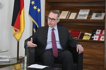 peter-fiSeri-warmatebas-vusurvebT-axal-premier-ministrs-saqarTvelos-evrointegraciaze-erTad-vimuSavebT