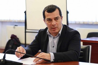daCi-beraia-irakli-kobaxiZes-Tqveni-gancxadebaa---arc-erTi-naci-arc-erT-struqturaSi-premier-ministrobis-periodSic-Tu-gaagrZelebT-am-principiT-moqmedebas