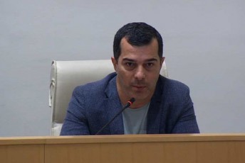 daCi-beraia-gaxarias-partiis-wevrebs-biWebo-da-qalbatono-ana-Tqveni-lideri-Tqveni-partia-da-Sesabamisad-Tqven-asocirdebiT-erT-qarTul-sityvasTan-romelsac-Ralati-hqvia