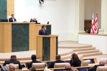parlamentma-saqarTvelos-mTavrobas-premier-ministr-irakli-kobaxiZis-xelmZRvanelobiT-ndoba-gamoucxada