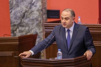 irakli-Ciqovani-alievisTvis-milocvaze-CemTvis-gaugebaria-is-umoqmedoba-romelsac-prezidenti-iCens-am-mimarTulebiT-elementaruli-diplomatiuri-etiketis-sakiTxia-rom-es-milocva-aqamde-bevrjer-unda-gaJRerebuliyo