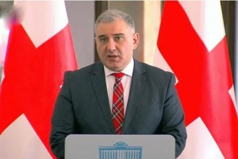 mixeil-sarjvelaZe-prezidentis-miunxenSi-vizitze-es-zurabiSvilis-mxridan-aris-qarTuli-saxelmwifos-qarTuli-konstituciuri-marTlwesrigis-gamowveva-da-abuCad-agdeba