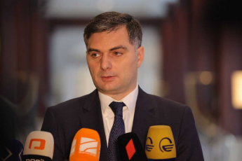 vaxtang-maxarobliSvili-yuradRebas-gavamaxvilebT-imaze-Tu-rogor-SeuZlia-evroparlaments-rom-gverdSi-daudges-saqarTvelos-Semdgomi-nabijebis-gadadgmis-kuTxiT