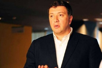 gigi-ugulava-nika-gvaramia-miuxedavad-imisa-rom-partiuli-ar-yofila-nacionaluri-moZraobis-mTavari-motori-iyo-maT-Soris-im-pirobebSi-roca-saakaSvili-ar-iyo-aq