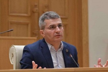rodesac-adamiani-politikaSia-Tan-enjeo-aqvs-dafinansebas-iRebs-da-politikur-saqmianobas-eweva-martivi-ambavia---enjeodan-iRebs-fuls-da-am-fuliT-eweva-politikur-saqmianobas